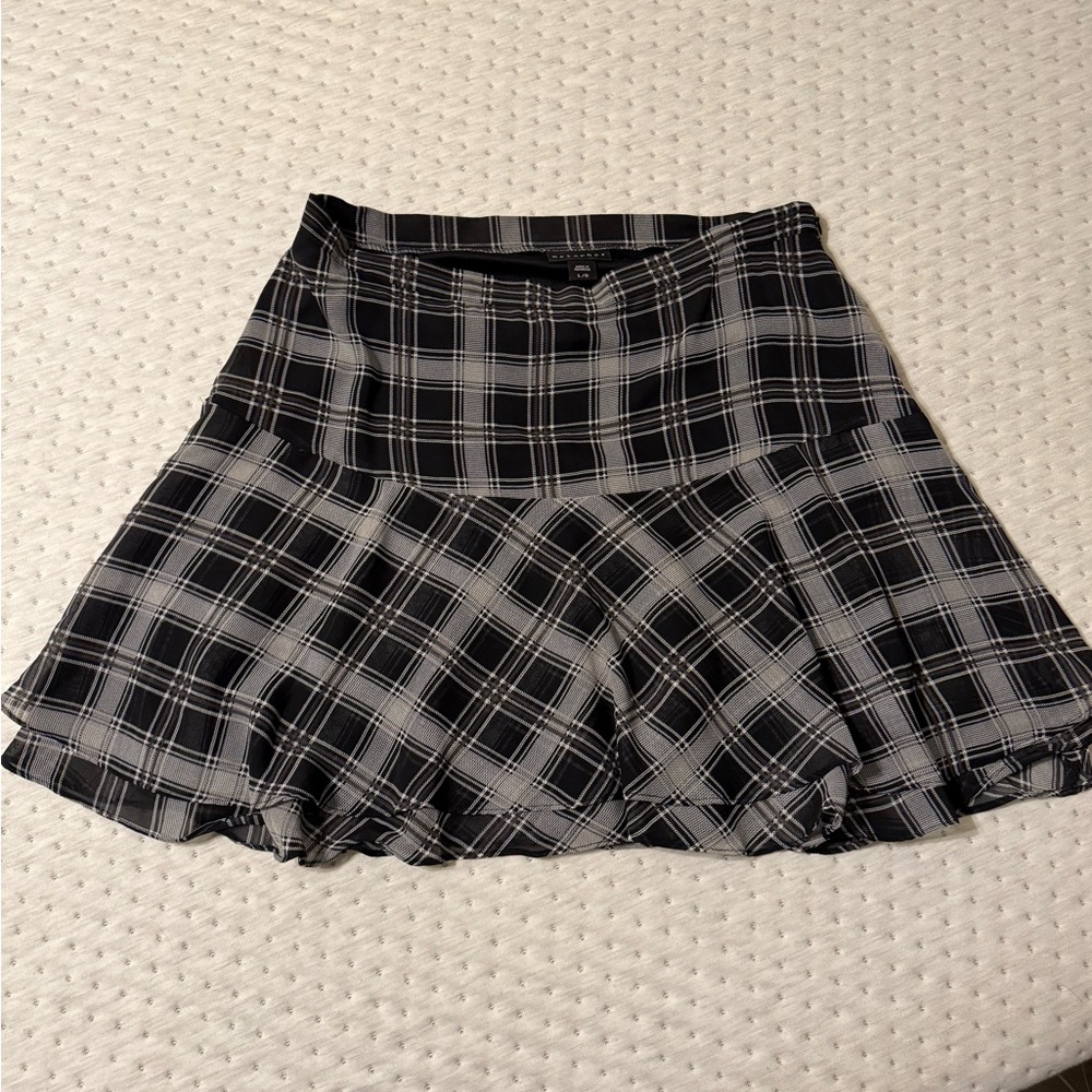 Metaphor Plaid Black and Gray Women's Skirt size Large Flowy